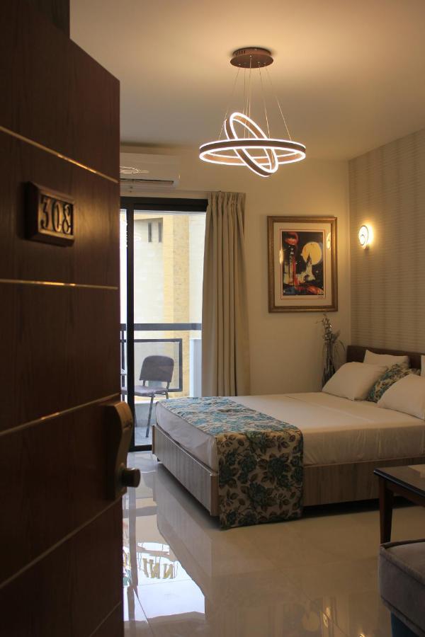 Camelot Hotel Jounieh Exteriör bild