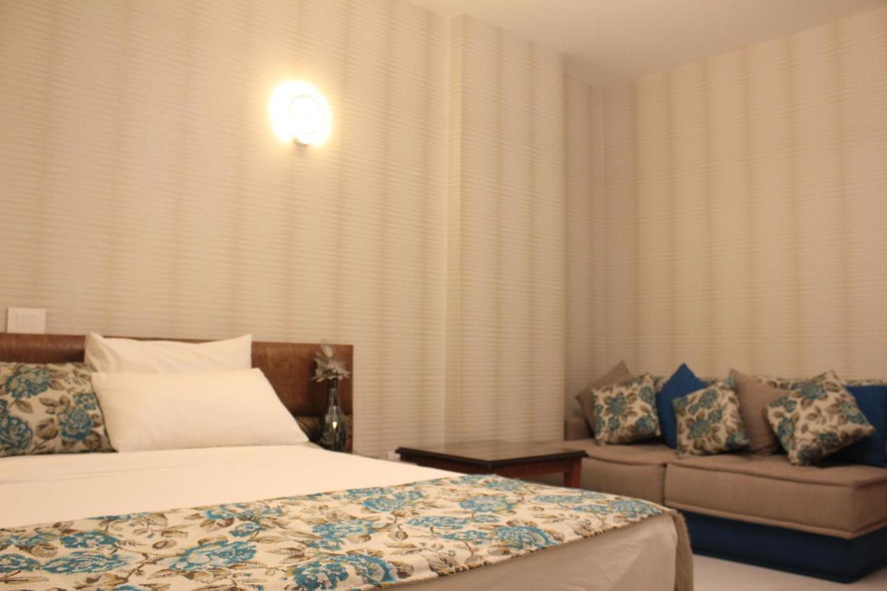 Camelot Hotel Jounieh Exteriör bild