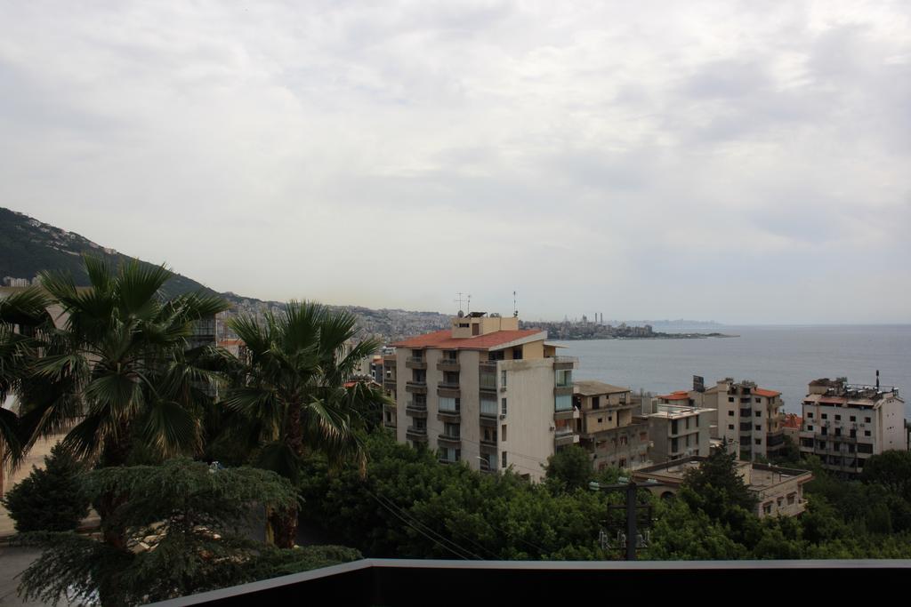 Camelot Hotel Jounieh Exteriör bild