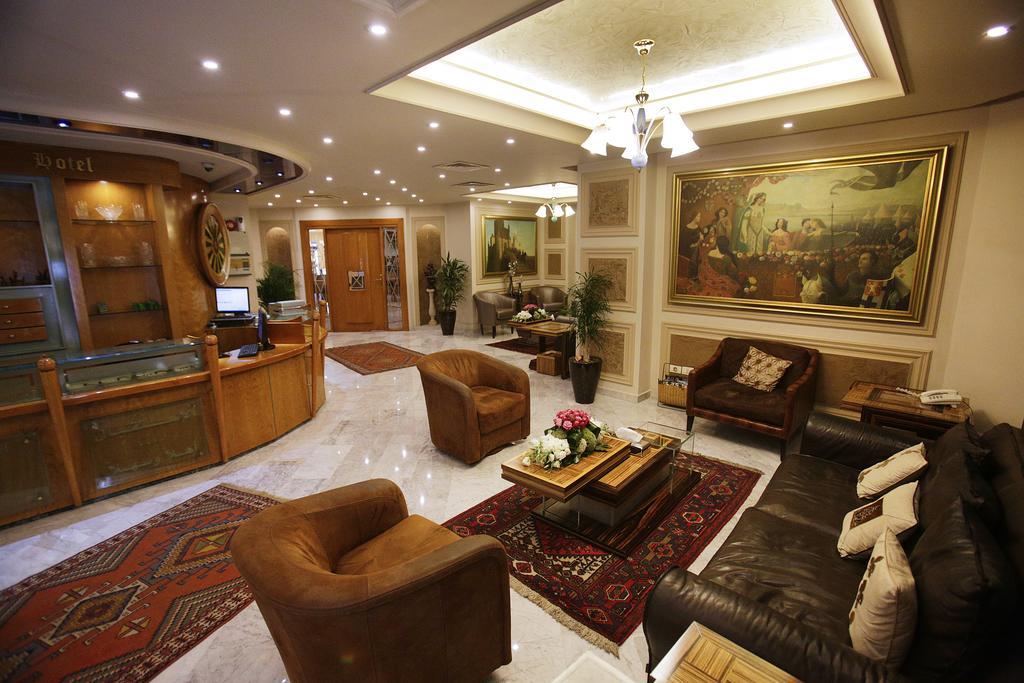 Camelot Hotel Jounieh Exteriör bild