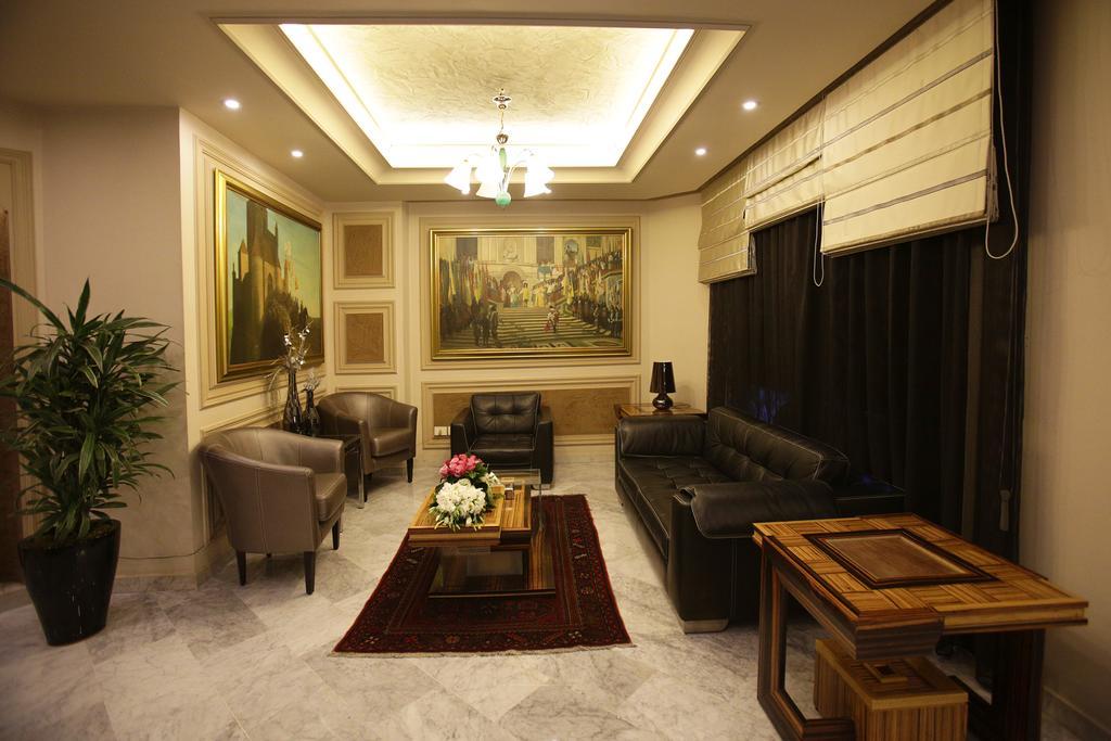 Camelot Hotel Jounieh Exteriör bild