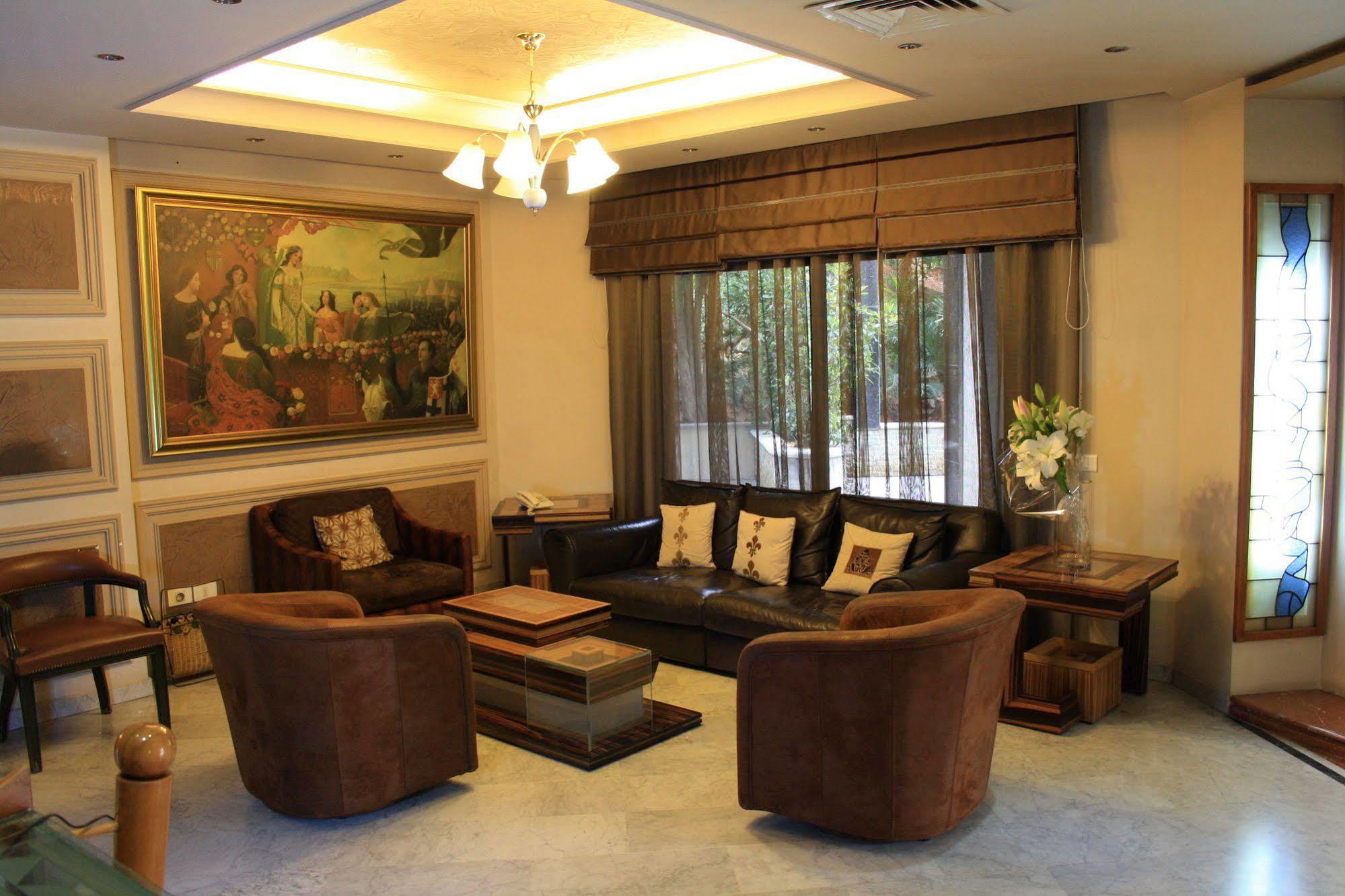 Camelot Hotel Jounieh Exteriör bild