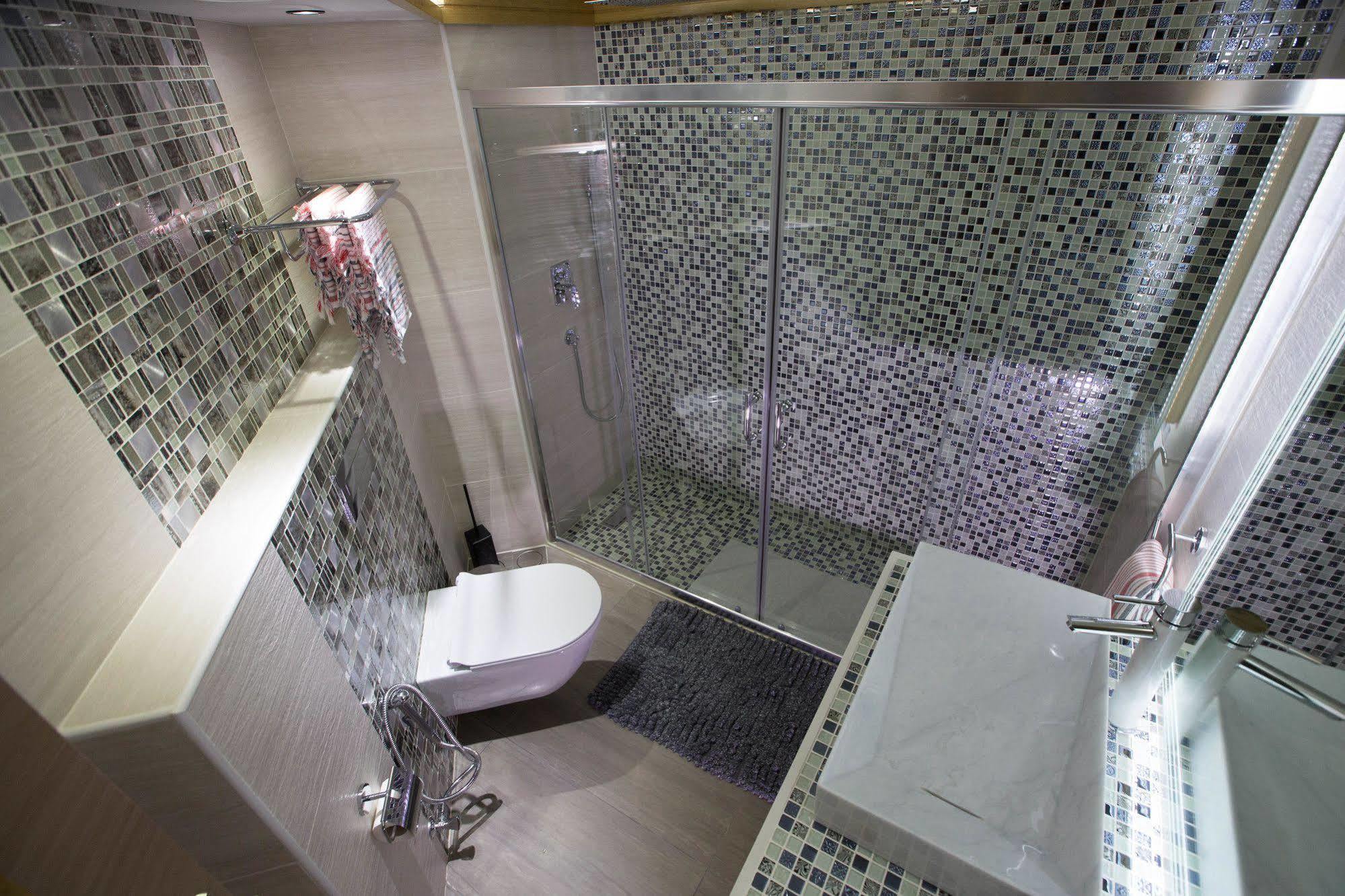 Camelot Hotel Jounieh Exteriör bild