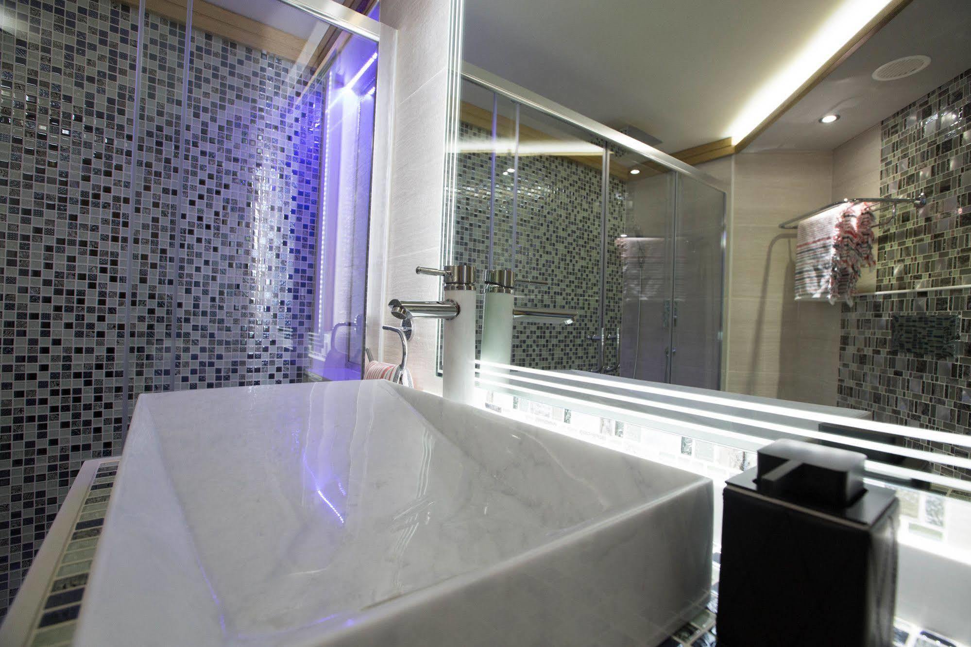 Camelot Hotel Jounieh Exteriör bild