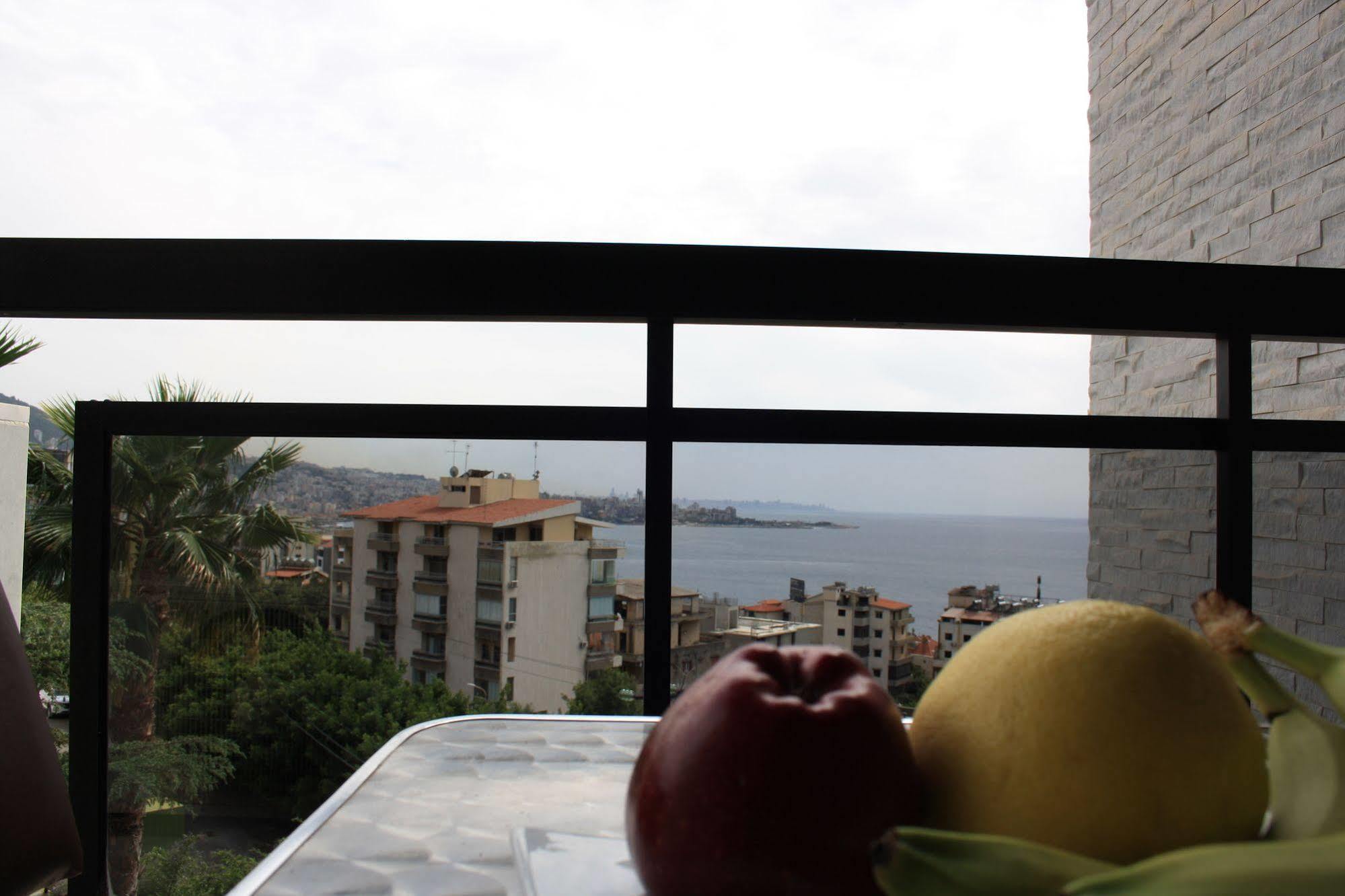 Camelot Hotel Jounieh Exteriör bild