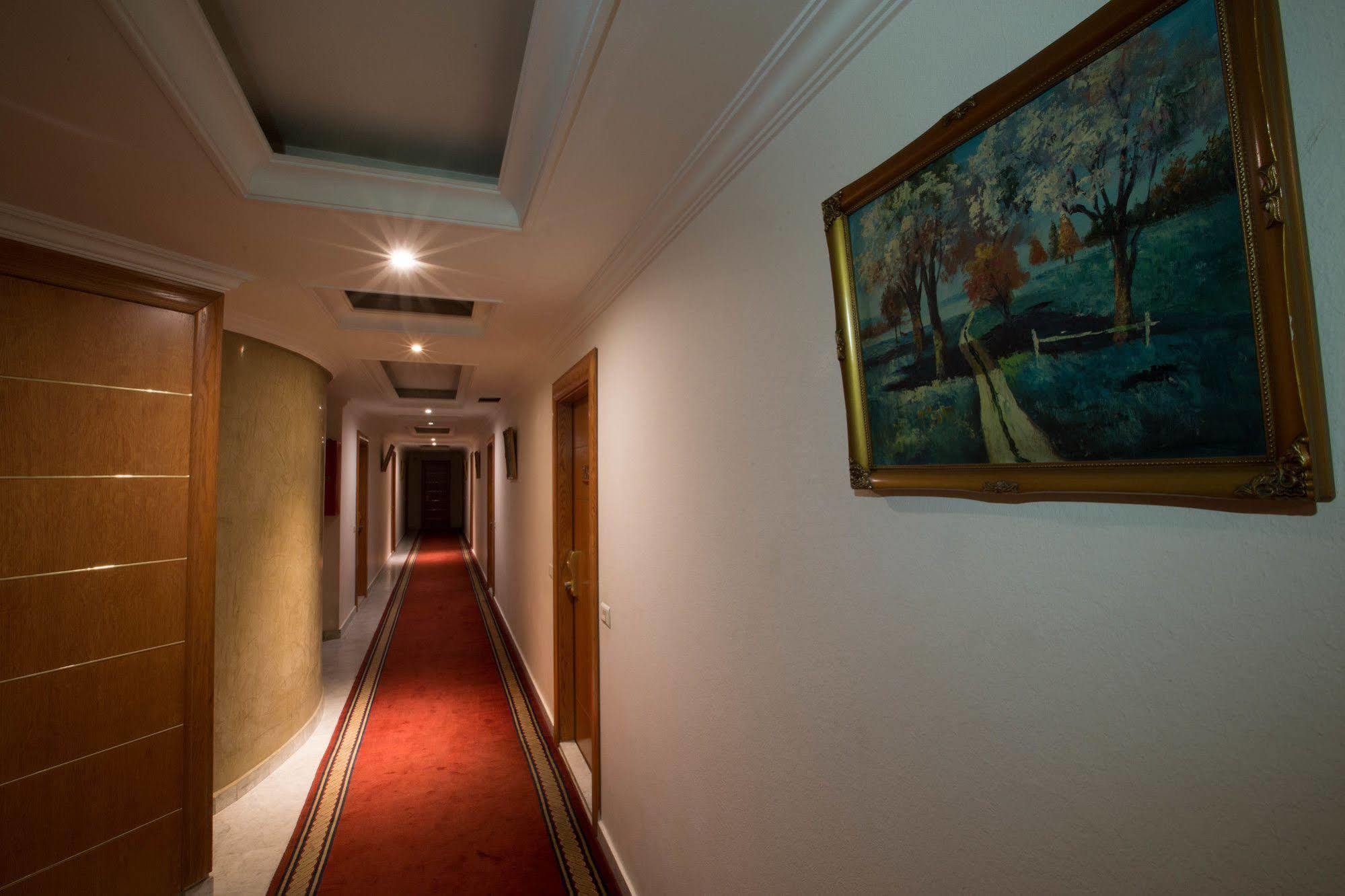 Camelot Hotel Jounieh Exteriör bild